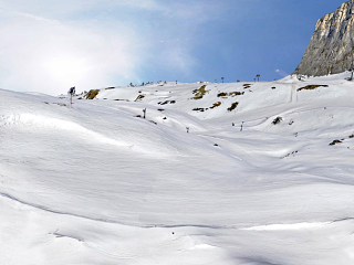 现代雪山 滑雪雪景